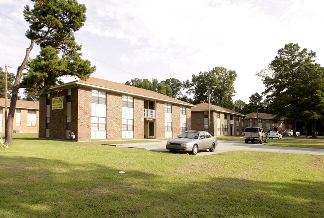 Ocho Rios Villa Apartments in Savannah, GA - Building Photo - Building Photo