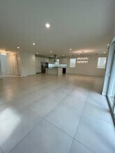 7515 NW 97th Ct in Doral, FL - Building Photo - Building Photo
