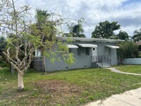 2218 Roosevelt St in Hollywood, FL - Foto de edificio - Building Photo