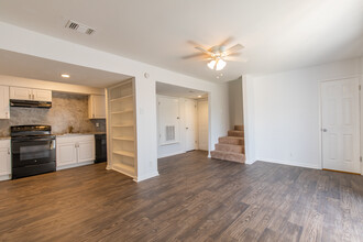 Brentwood Townhomes in Austin, TX - Building Photo - Building Photo