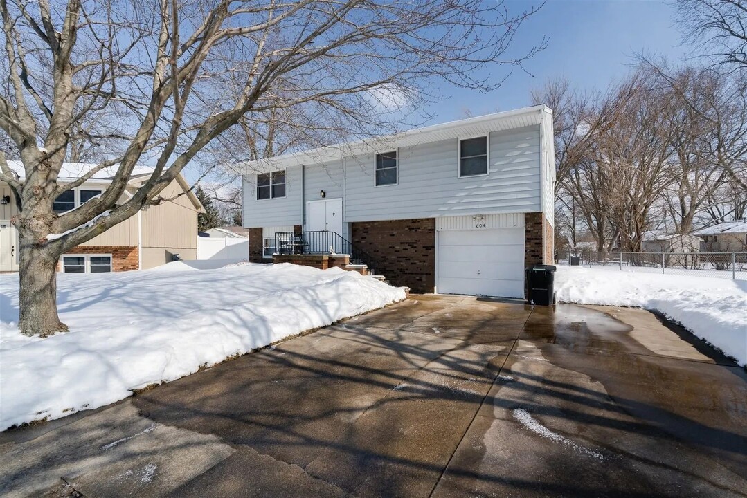 604 Highpoint Rd in Normal, IL - Building Photo