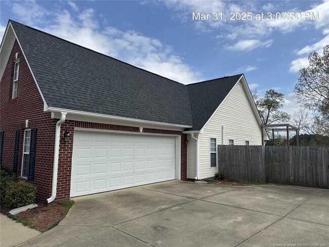116 Forest Creek Dr in Raeford, NC - Foto de edificio - Building Photo