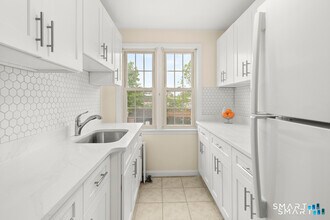 2475 Summer St in Stamford, CT - Building Photo - Building Photo