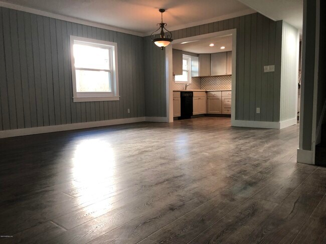 2132 Bay Rd in Neptune Beach, FL - Building Photo - Building Photo