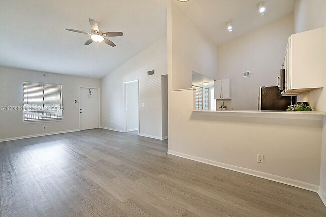 6327 Chasewood Dr, Unit E in Jupiter, FL - Foto de edificio - Building Photo