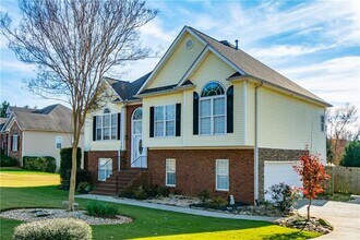 4927 Planters Way in Flowery Branch, GA - Foto de edificio - Building Photo