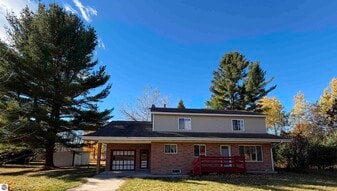 8334 M-113 in Fife Lake, MI - Building Photo