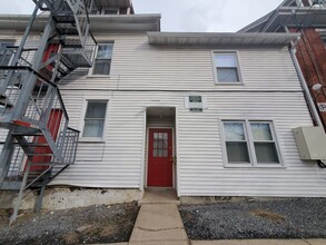 102 W Nittany Ave in State College, PA - Building Photo - Building Photo