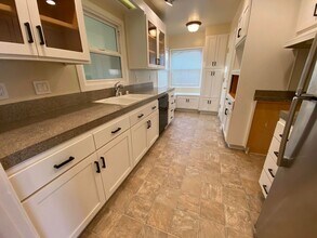 945 Hall St in San Carlos, CA - Building Photo - Building Photo