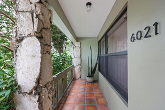 6021 Bayview Dr in Fort Lauderdale, FL - Building Photo - Building Photo