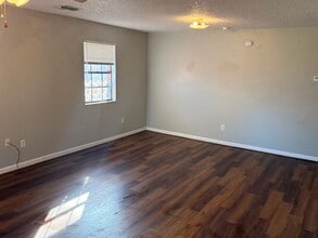 100 Belgium St, Unit Unit C in Lafayette, LA - Foto de edificio - Building Photo