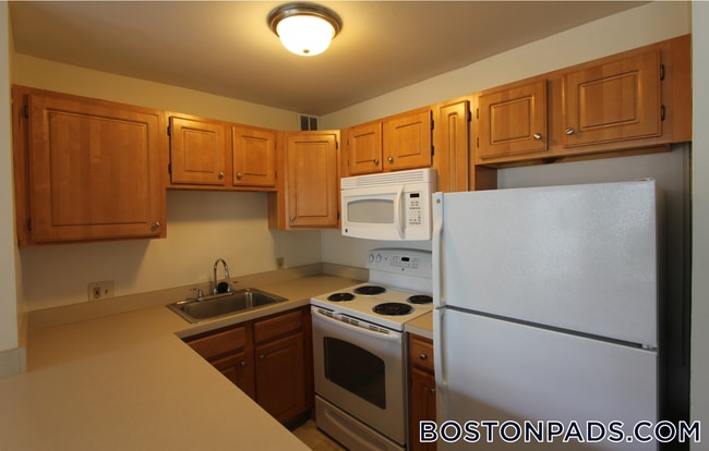 2 Westgate Dr
