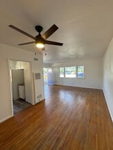 213 Lynn Dr in Ventura, CA - Building Photo - Building Photo