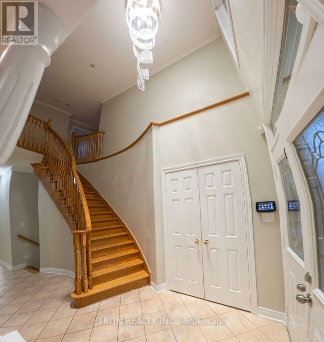 32 Arundel Dr in Vaughan, ON - Building Photo - Building Photo