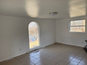 405 River Rd SE in Gnadenhutten, OH - Building Photo - Building Photo