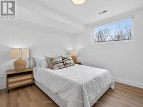 221 Churchill Ave in Toronto, ON - Building Photo - Building Photo