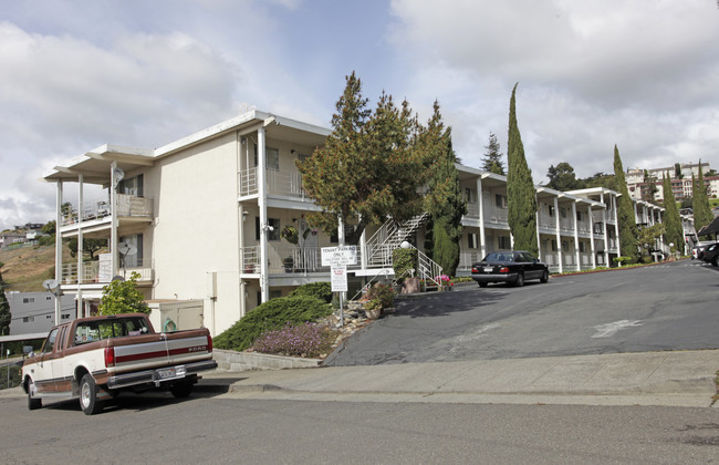 The Heights in San Leandro, CA - Building Photo - Building Photo