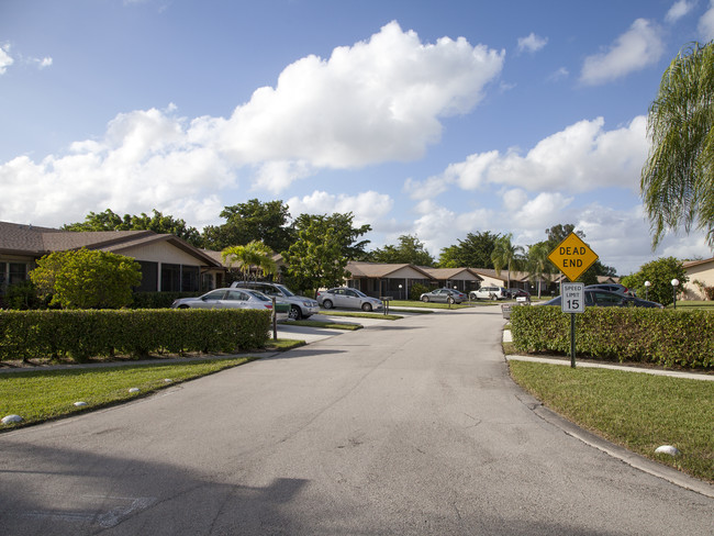 Delray Villas III in Delray Beach, FL - Building Photo - Building Photo