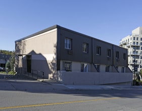 48 Queen St E in Cambridge, ON - Building Photo - Building Photo