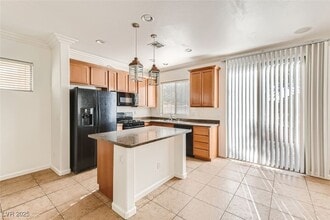 3645 Lakeside Villas Ave, Unit 2 in North Las Vegas, NV - Building Photo - Building Photo