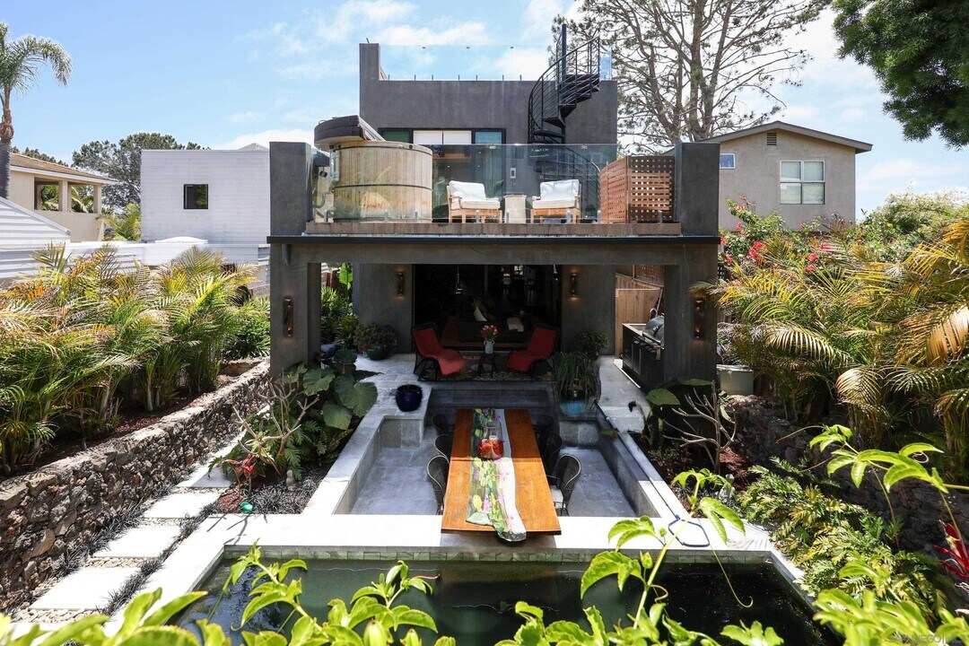 2518 Via Pisa in Del Mar, CA - Building Photo