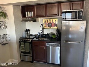 311 W Ashley St, Unit 1703 in Jacksonville, FL - Foto de edificio - Building Photo