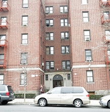 311 Bedford Park in Bronx, NY - Foto de edificio - Building Photo