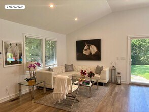 77 Huntington Crossway in Bridgehampton, NY - Building Photo - Building Photo
