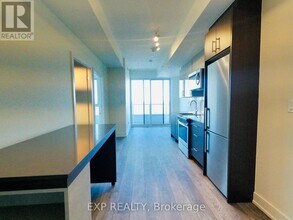 180 Fairview Mall Dr in Toronto, ON - Building Photo - Building Photo