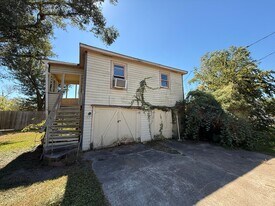 417 W Logan St in Sulphur, LA - Building Photo