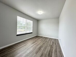 9441 Green Park Gardens Dr, Unit E in St. Louis, MO - Building Photo - Building Photo