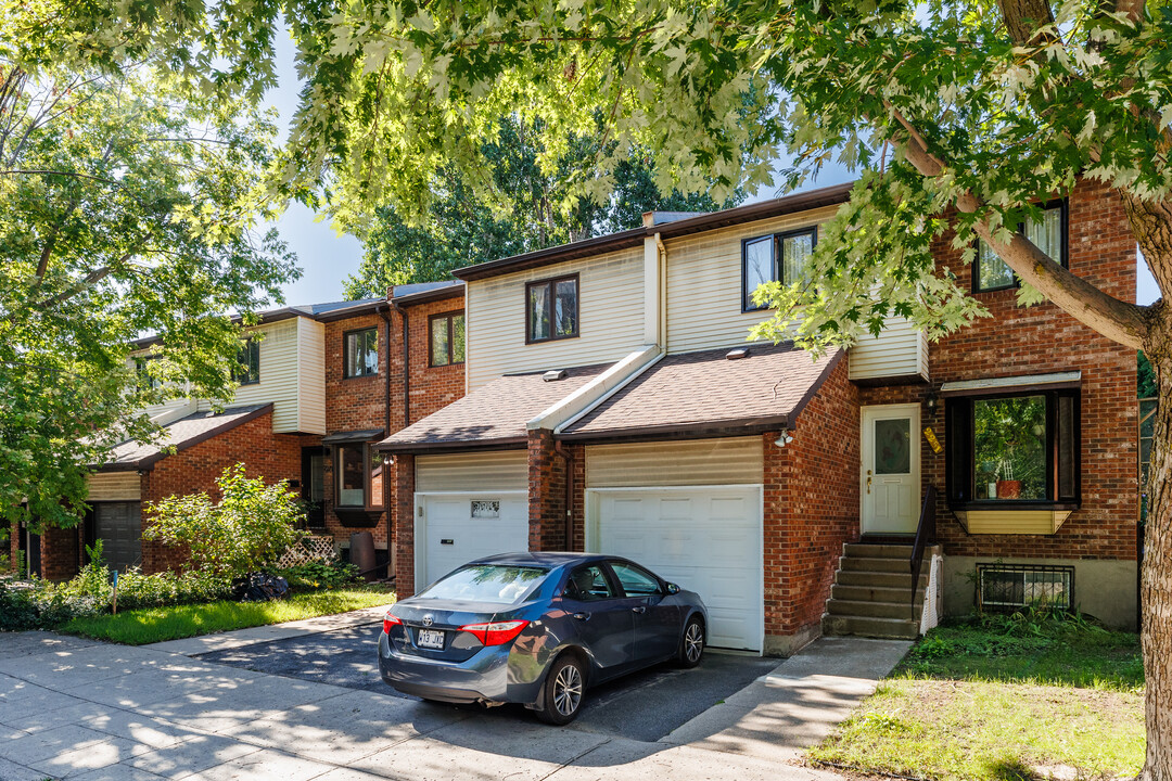 2271 Workman Rue in Montréal, QC - Building Photo