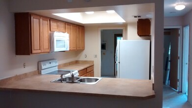 122 W Perry Ln in Englewood, FL - Foto de edificio - Building Photo