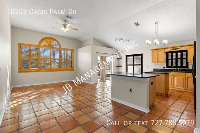 10253 Oasis Palm Dr in Tampa, FL - Building Photo - Building Photo