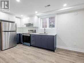 93 Sandown Ave in Toronto, ON - Building Photo - Building Photo