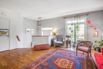 10905 Whiterim Dr in Potomac, MD - Building Photo - Building Photo