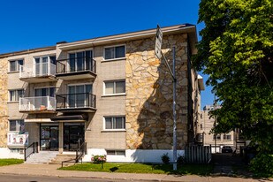 5645 Henri-Bourassa Boul E in Montréal, QC - Building Photo