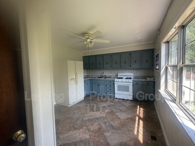 1 Surrey Dr in Hurricane, WV - Building Photo - Building Photo