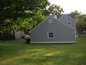 42 Rosedale Rd in West Hartford, CT - Building Photo - Building Photo