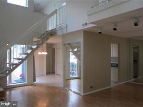 1218 Chanticleer in Cherry Hill Township, NJ - Foto de edificio - Building Photo