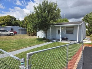 1221 NW 23rd Terrace in Fort Lauderdale, FL - Building Photo - Building Photo