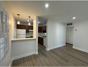 5325 SW 77th Ct, Unit Lakeview Gardens in Miami, FL - Building Photo - Building Photo