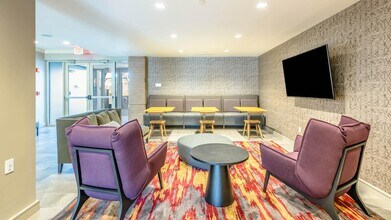 25 Crescent St, Unit 314 in Waltham, MA - Building Photo - Building Photo