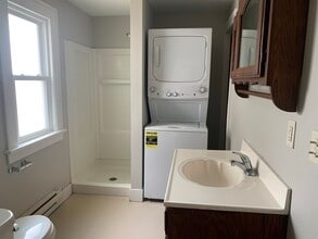 320 W 13th St in Cedar Falls, IA - Building Photo - Building Photo