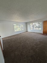 1764 Shawna Ct in Klamath Falls, OR - Building Photo