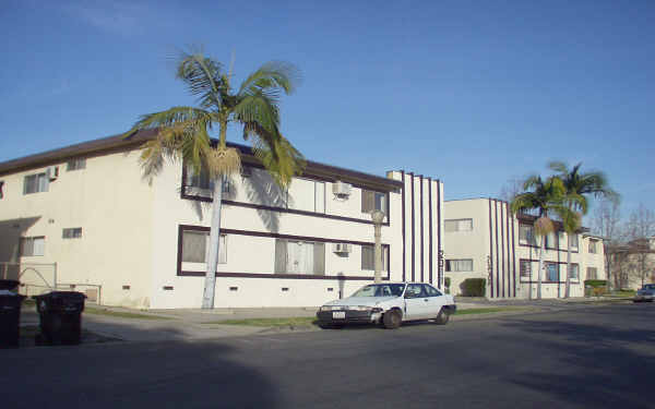 2303-2311 Merton Ave in Eagle Rock, CA - Foto de edificio - Building Photo