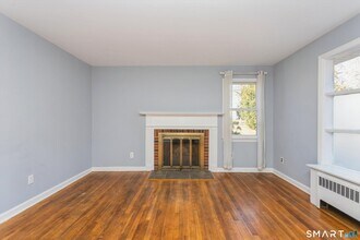 8 Reynolds Pl in Greenwich, CT - Building Photo - Building Photo