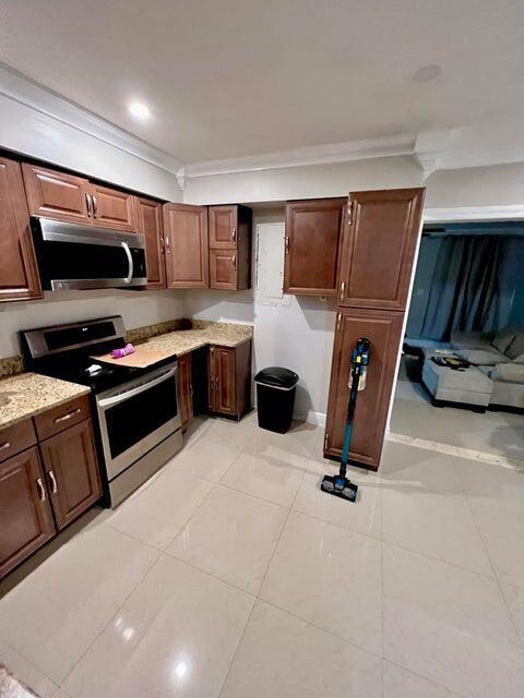 340 W Blue Heron Blvd, Unit A in West Palm Beach, FL - Building Photo - Building Photo