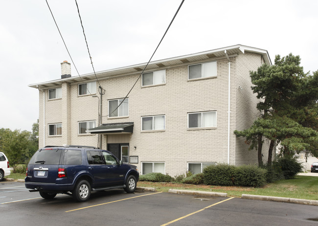 Brentwood Apartments in Garden City, MI - Foto de edificio - Building Photo