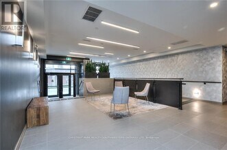 690-690 King St W in Kitchener, ON - Building Photo - Building Photo